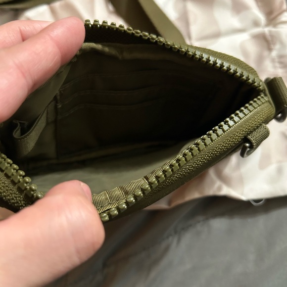 Dagne Dover Mara phone Sling Crossbody in Dark Moss NWOT - Picture 4 of 7